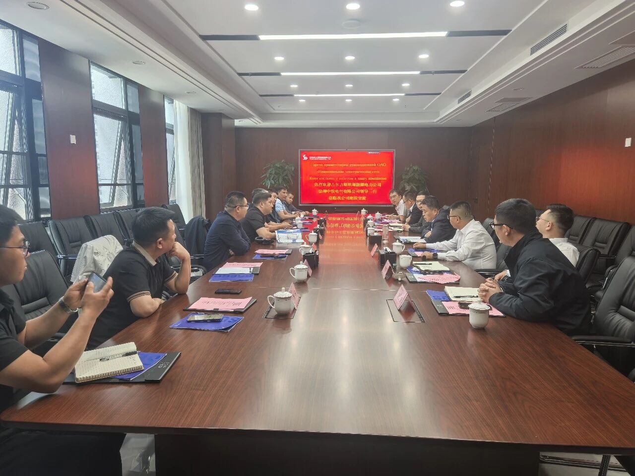 Strategic cooperation meeting between Zhongtie Electric Group, Shaanxi Construction Group and Kyrgyzstan Power Energy Company